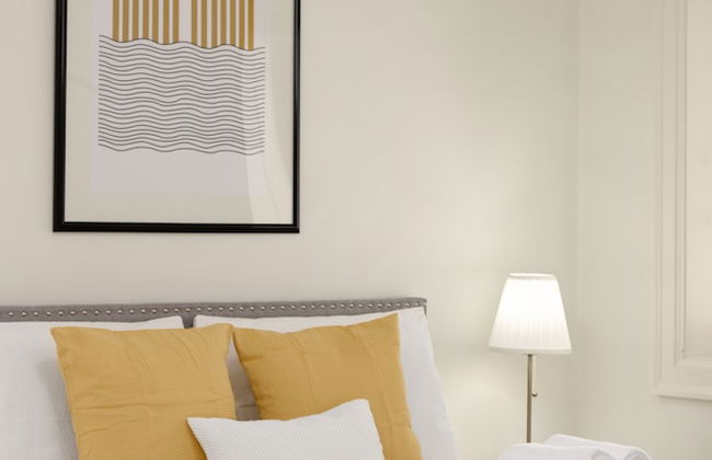 Cozy 2BR BSMT Suite Near Grouse Mt. and Edgemont. - Photo 6