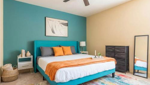 Chic King 1BR Downtown Access Pool Parking Gym - Foto 2