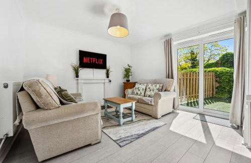 2BR Leamington Spa, by Clarendon Stays, FREE Parking, WiFi, Smart TV! - Foto 1