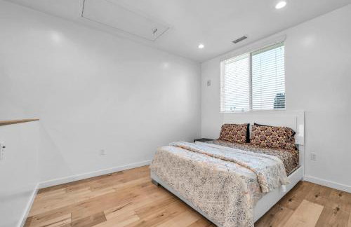 Modern Chic Loft In Hollywood-Koreatown With Parking - Photo 10