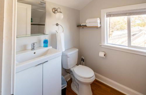 Contemporary 3-Bedroom Home with Balcony in RVA - Foto 30