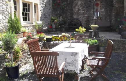 Manor House Annex - Sleeps up to 6 People - Photo 2