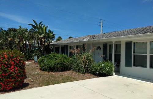 Steps from the Gulf of Mexico - Photo 3