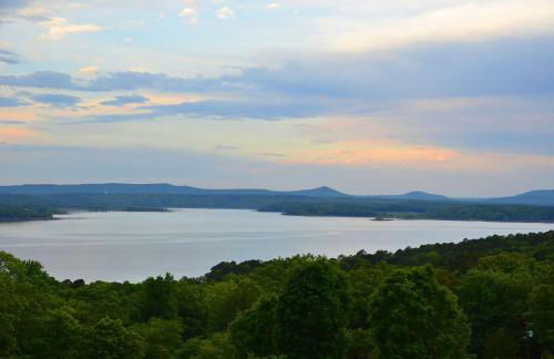 Luxury Family Retreat - Greers Ferry Lake Views! - Foto 2