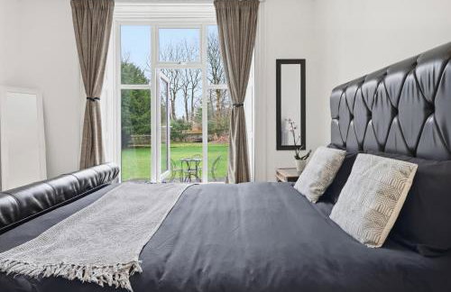 NEW Apartment with Pool Table and Parking Sleeps 7 - Foto 20