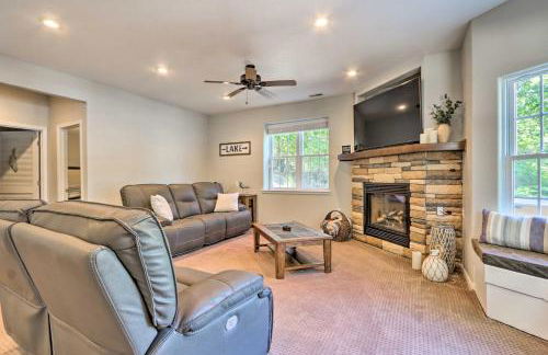 Dock and Jet Ski Slip Lakeside Sunrise Beach Home! - Foto 6