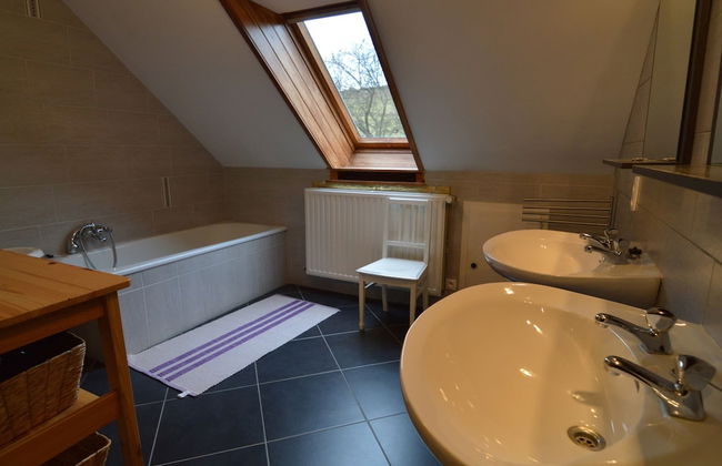 Hillside Retreat With Pond - Photo 16