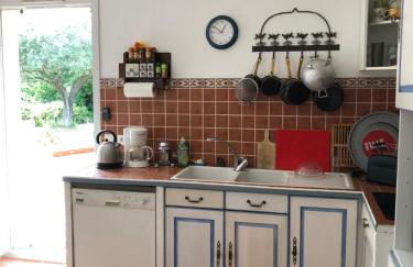 Gite de l'Amandari - classé 3 etoiles Prefecture - piscine chauffée privative, terrasses et jardin, 5 minutes à pied du village - Foto 7