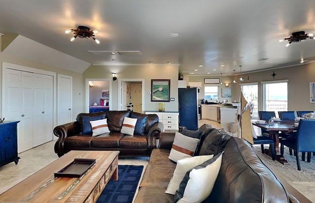 Lighthouse By the Sea - Photo 17