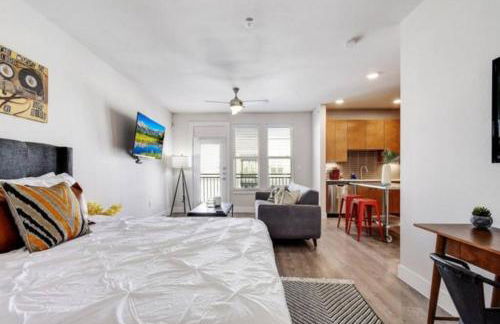 Luxurious Studio, Work from Home, Wifi, Riverwalk - Photo 9