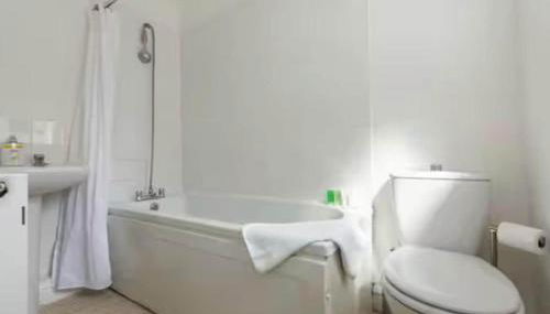 Bright 3-Bedroom in Prime Area - Foto 4