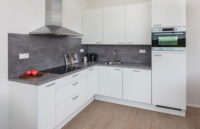 Detached Luxury Lodge near Sea - Photo 4