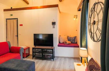 Character 2BR Upper Retreat with BBQ Terrace Parking - Photo 5