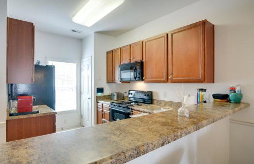 Inviting High Point Townhome with Patio and Privacy! - Foto 10