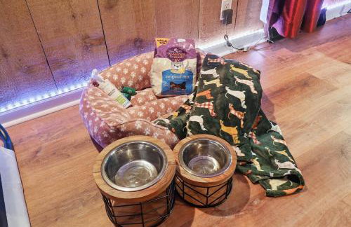 1920s Cottage | Hot Tub | Game Room | Fire Pit - Foto 13