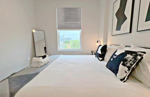 Modern 4BR Townhouse with Parking & Lake Views - WVille rep 4 - Foto 34