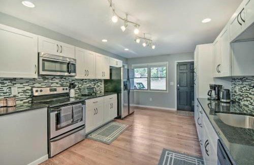 Lakefront Westminster Retreat with Boat Dock! - Foto 10