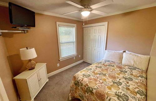 Lowcountry Oasis - 3 bed 2 bath - 5 min to beach - Photo 17