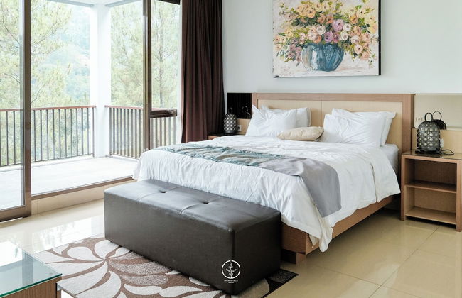 Mentari Hill View 8 BR heated pool and movie room - Photo 3