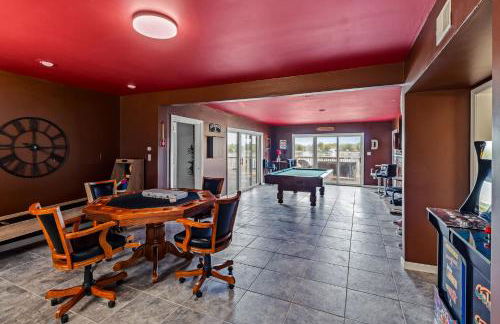 New Renovated 5BD Home with Hot Tub Sauna & Game Rm - Foto 64