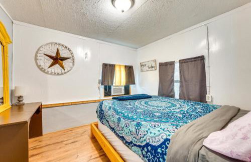'Cabana Luna' Cabin w/ Deck, Swing & Fire Pit! - Foto 13