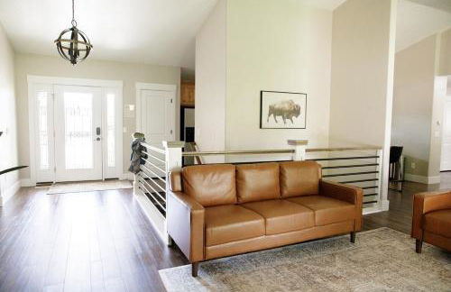 Huge immaculate home! Memories await! - Photo 18