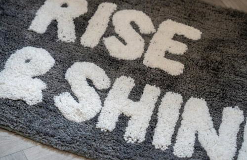 Comfortable 4 Bed Home - Free Parking & Fast WiFi - Foto 65