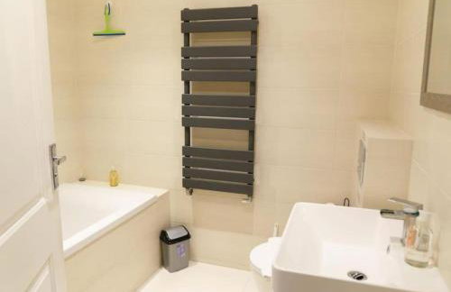 5 bedroom 3 bathroom house - Lyne Chertsey - Foto 15