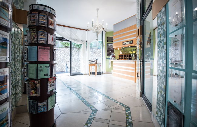 First Group La Cote D'Azur - Photo 2