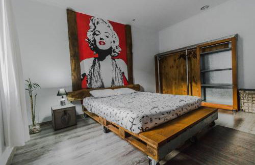 The Modern & Recycled House - Photo 2