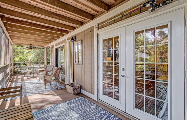 Secluded Condo with Peaceful Wooded Views and Easy Access to the Beach by RedAwning - Foto 37