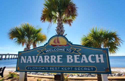 Navarre Beach Landing - Beach Gear Included - Walk to Beach - Sunset Views - Foto 17