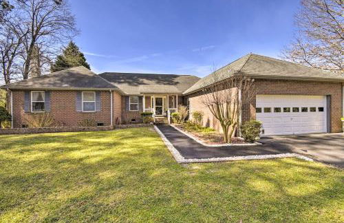 Gloucester Retreat with Backyard Oasis and Pier! - Foto 42