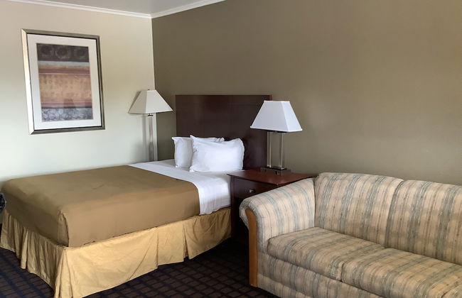 Silver Spur Vintage Inn & Suites - Photo 12