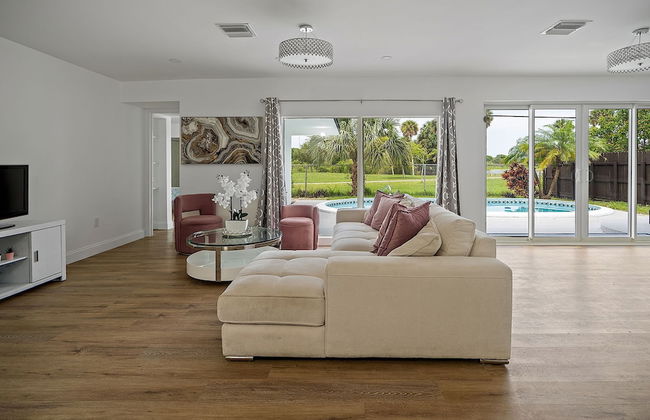 Dreamy 4BR Getaway w Private Pool Luxe Patio in Miramar - Foto 4