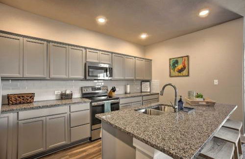College Station Townhome with Furnished Patio! - Foto 8