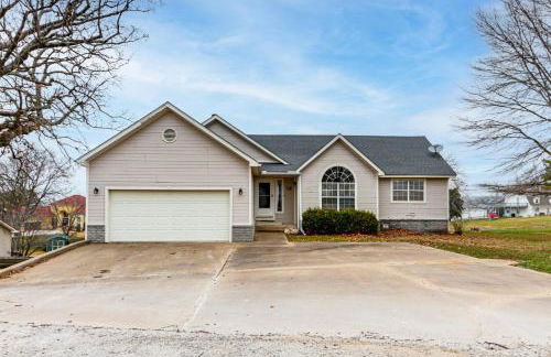 Group Friendly! Waterfront Grand Lake Home with Dock - Foto 32