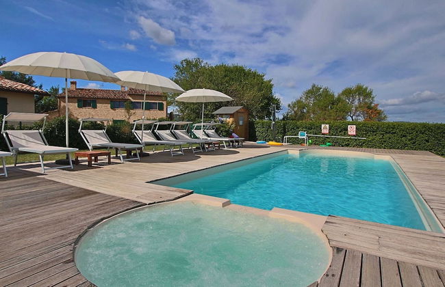 Cottage in Montelabbate With Pool & Forest - Foto 1