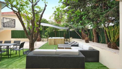 VILLA DES PERGOLAS -6 Bdrs - 5 bathrs -Parking -Jardin -JACUZZI -TRAMstation , 10 min beach - Foto 3, Garden, sunbed