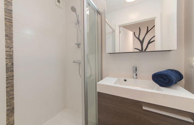 2 bedroom Apartment in Bredene with garden and terrace - Photo 9