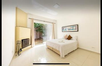 Casa com Piscina, Churrasqueira e Quartos amplos - Foto 3