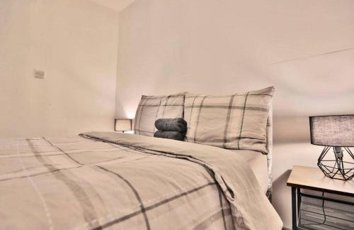 Freckleton House in Town Centre, near Blackpool, Sleeps 6, Free Parking - By NMB Property - Photo 15