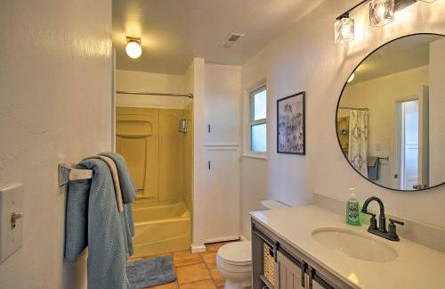 Lakefront Sanctuary with Mount Konocti Views - Foto 14