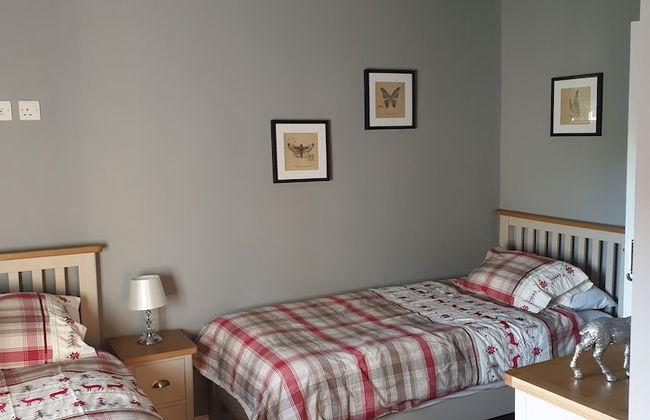 Lovely 4 bed House Sleeping 8 Near Ashbourne - Photo 2