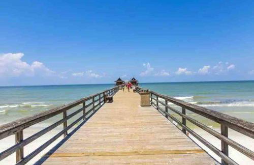 Spacious 2BR Lely Resort Condo with Lake View steps to Pool Hot Tub Gym - Foto 66