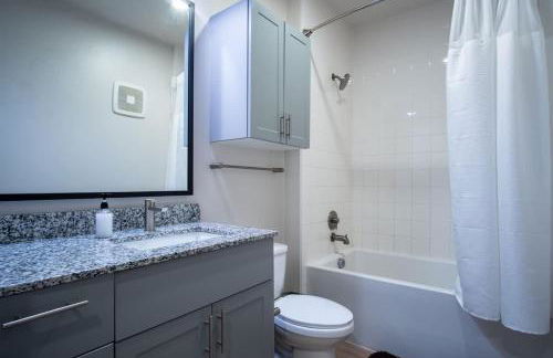 Boulevard Stays Comfortable 1BR Suite w Pool Parking Gym 03 - Foto 11