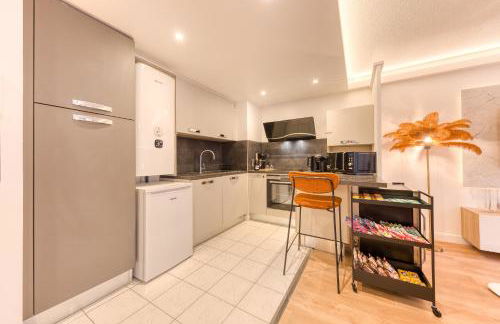 Premium Spa Suite Jacuzzi Hot Tub Massage Chair near Paris-Stade de France-CDG Airport - Foto 4