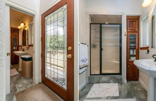 Epic ocean views at this private retreat just minutes from the beach - Foto 26