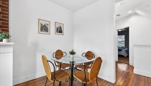 Cozy 2-Floor Home 5BR 3BA 2 Kitchens Backyard - Foto 3