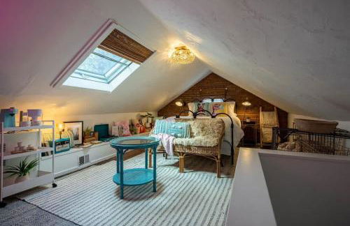 Historic Cottage Retreat-IG Cowboy Pool-Hot Tub - Photo 33